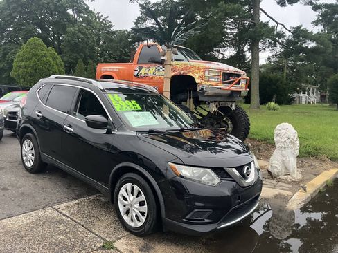 Used 2016 Nissan Rogue S w/ Appearance Package AWD/4WD image 2
