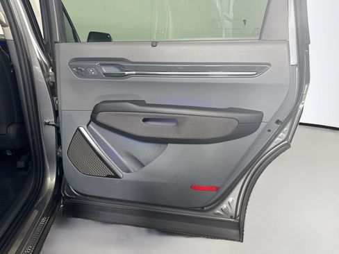 Used 2024 Kia EV9 Land AWD/4WD image 28
