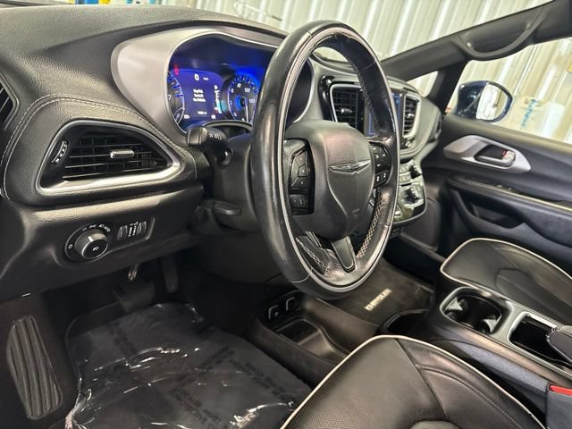Used 2019 Chrysler Pacifica Limited w/ Advanced Safetytec Group FWD image 40