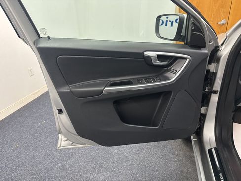 Used 2015 Volvo XC60 T5 AWD/4WD image 5