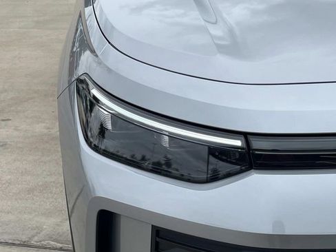 New 2026 Volkswagen Tiguan SE FWD image 7