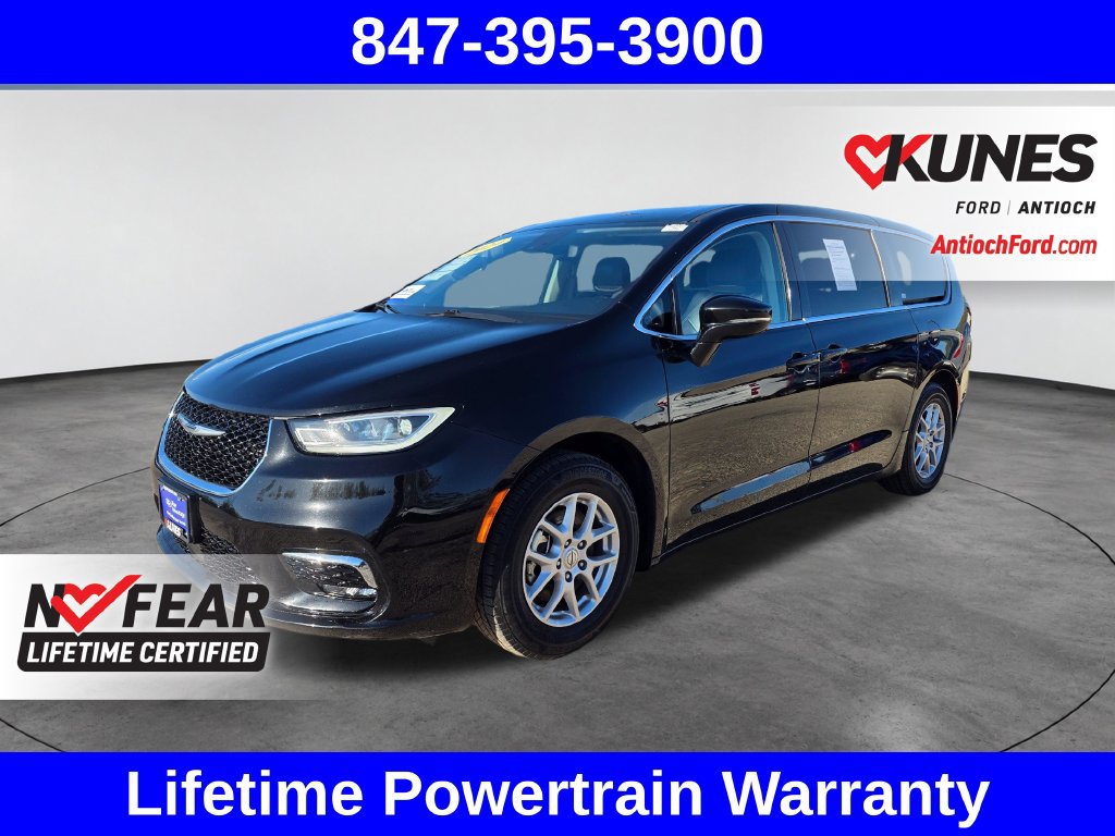 Used 2024 Chrysler Pacifica Touring-L FWD image 5