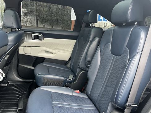 Used 2023 Kia Sorento SX Prestige image 14