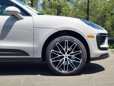 Used 2026 Porsche Macan AWD/4WD image 11