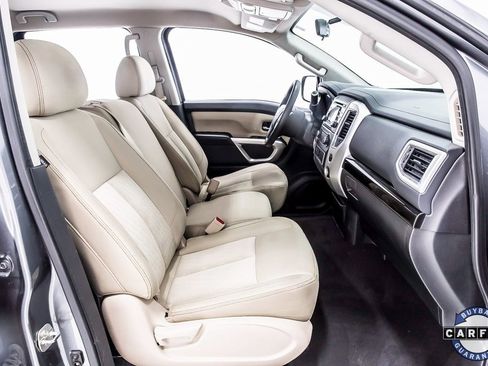 Used 2017 Nissan Titan SV image 28