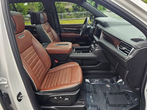 Used 2023 GMC Yukon Denali Ultimate w/ LPO, Floor Liner Package AWD/4WD image 11