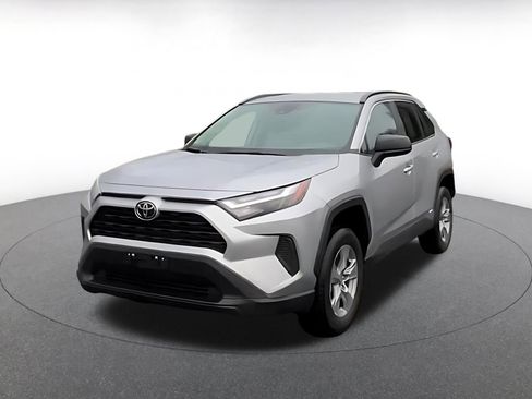 Used 2025 Toyota RAV4 LE image 7