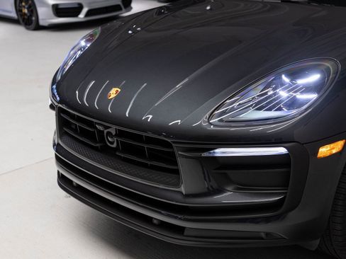 Certified 2026 Porsche Macan image 33