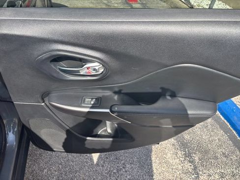 Used 2020 Jeep Cherokee Latitude Plus FWD image 55