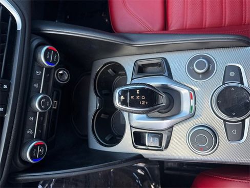 Used 2022 Alfa Romeo Giulia Veloce image 21