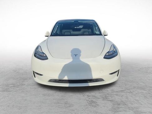 Used 2022 Tesla Model Y Long Range AWD/4WD image 2