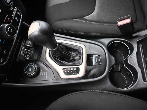 Used 2014 Jeep Cherokee Sport w/ Cold Weather Group AWD/4WD image 22