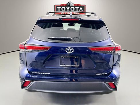 Certified 2022 Toyota Highlander XLE image 6