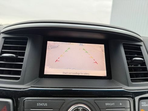Used 2014 Nissan Pathfinder SV image 18