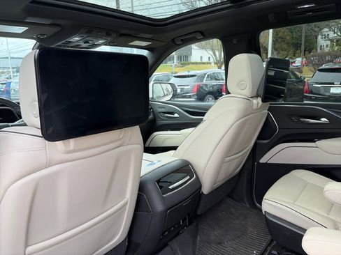 Used 2021 Cadillac Escalade ESV Sport image 10