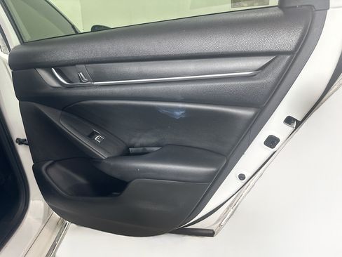 Used 2018 Honda Accord EX image 29