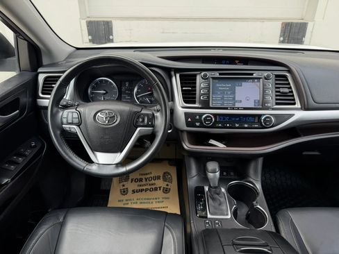 Used 2016 Toyota Highlander XLE AWD/4WD image 18