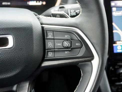 Used 2023 Jeep Grand Cherokee Limited w/ Luxury Tech Group II image 25