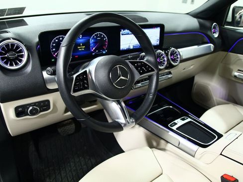 Certified 2025 Mercedes-Benz GLB 250 4MATIC image 20