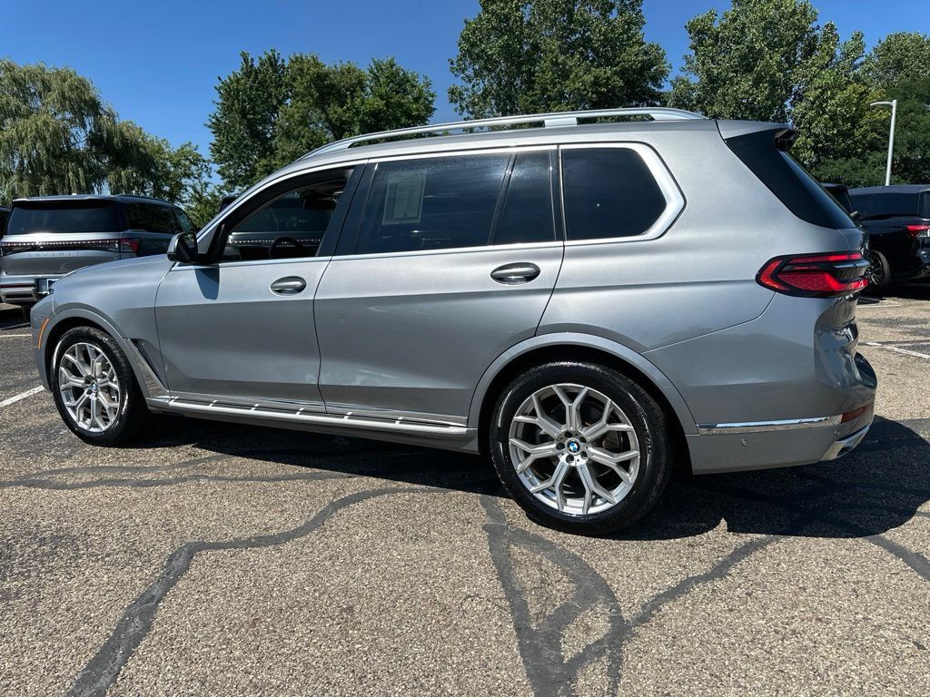 Used 2024 BMW X7 xDrive40i AWD/4WD image 11