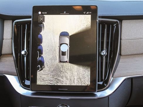 New 2026 Volvo XC90 B5 Plus w/ Protection Package AWD/4WD image 17