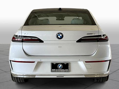 Used 2025 BMW i7 eDrive50 image 4