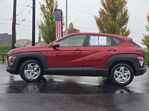 Used 2024 Hyundai Kona SE image 16