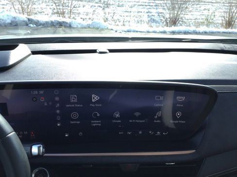 Used 2025 Buick Envision Sport Touring image 18