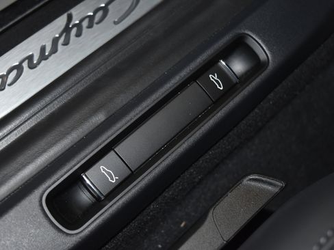 New 2025 Porsche 718 Cayman RWD image 7