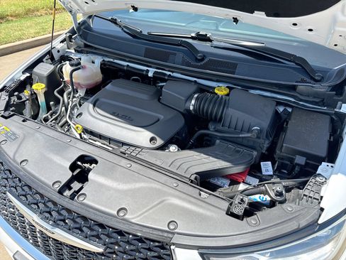 Used 2025 Chrysler Pacifica Select FWD image 25