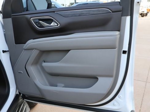 Used 2022 GMC Yukon SLT w/ SLT Luxury Package image 12