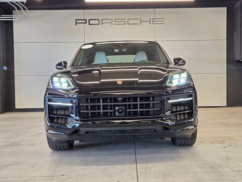 Certified 2025 Porsche Cayenne GTS AWD/4WD image 28