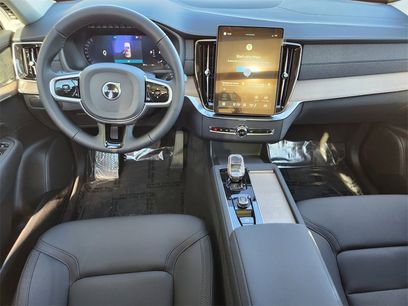 New 2026 Volvo XC90 B5 Core w/ Protection Package