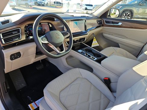 New 2026 Volkswagen Atlas SE image 12