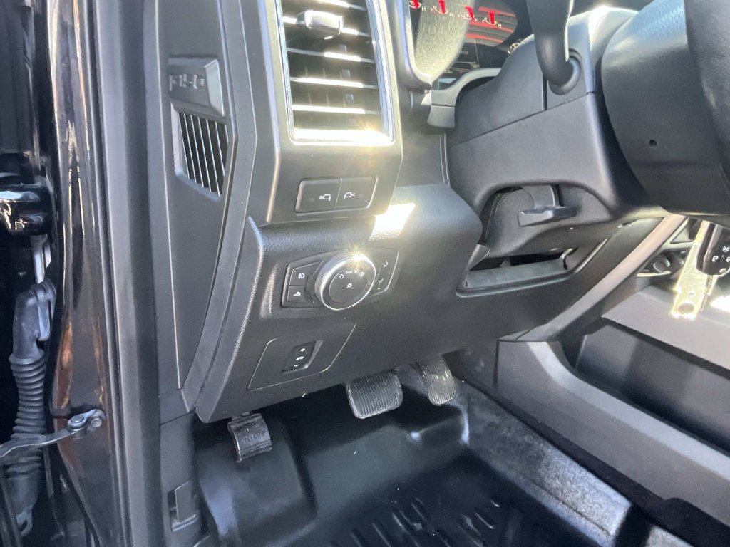Used 2017 Ford F150 XLT w/ Equipment Group 302A Luxury AWD/4WD image 32