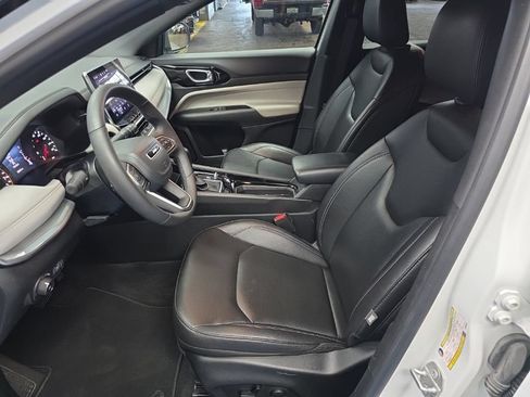 Used 2025 Jeep Compass Limited AWD/4WD image 17