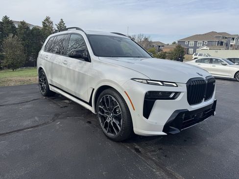 New 2026 BMW X7 M60i image 8