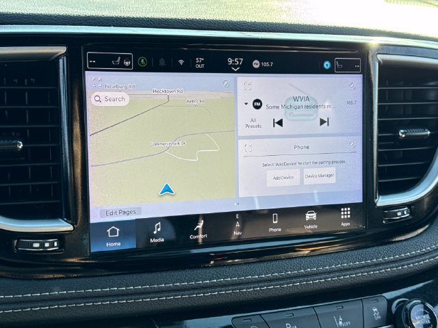 Used 2025 Chrysler Pacifica Limited FWD image 31