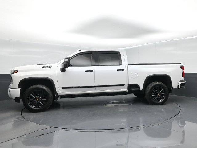 Used 2024 Chevrolet Silverado 3500 High Country w/ High Country Premium Package AWD/4WD image 2