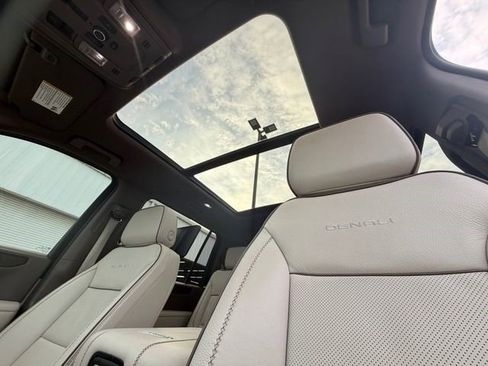 Certified 2025 GMC Yukon XL Denali w/ Denali Reserve Package image 12