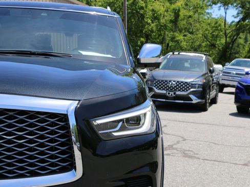 Used 2023 INFINITI QX80 Sensory w/ Cargo Package RWD image 13