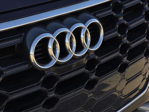 Certified 2025 Audi Q5 2.0T Premium Plus image 11