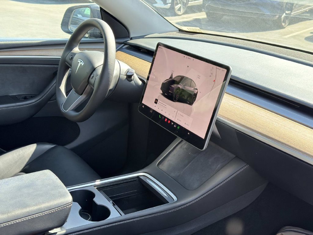 Used 2024 Tesla Model Y Performance AWD/4WD image 21