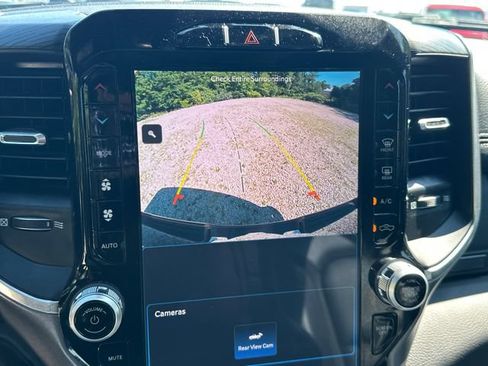 Used 2023 RAM 1500 Laramie AWD/4WD image 32