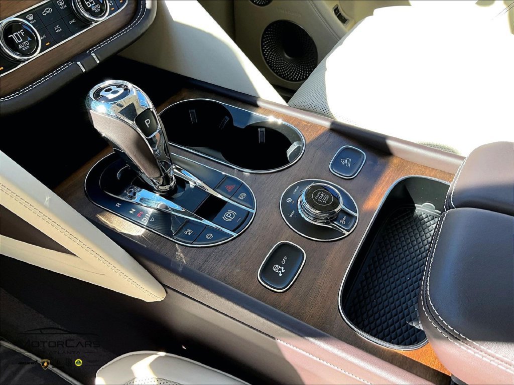 Used 2025 Bentley Bentayga AWD/4WD image 14
