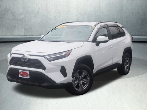 Used 2025 Toyota RAV4 XLE AWD/4WD image 16
