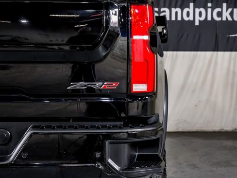 Used 2025 Chevrolet Silverado 2500 ZR2 w/ Technology Package image 43