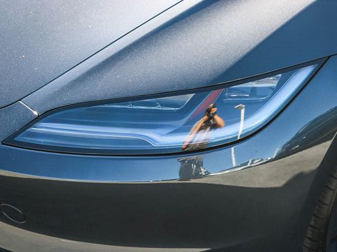 Used 2025 Tesla Model 3 Long Range image 5