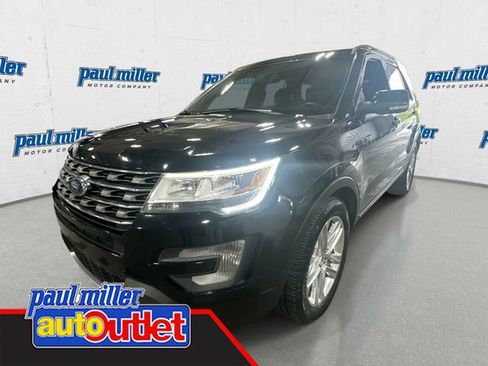 Used 2017 Ford Explorer XLT w/ Equipment Group 202A FWD image 1