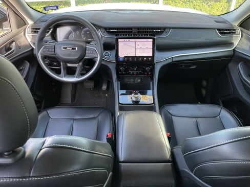 Used 2024 Jeep Grand Cherokee Limited w/ Black Appearance Package RWD image 10